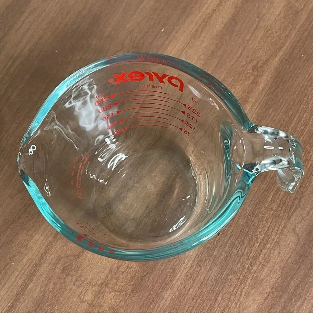 Vintage pyrex USA One Cup Glass Measuring Cup Red Graphics Retro Like New
